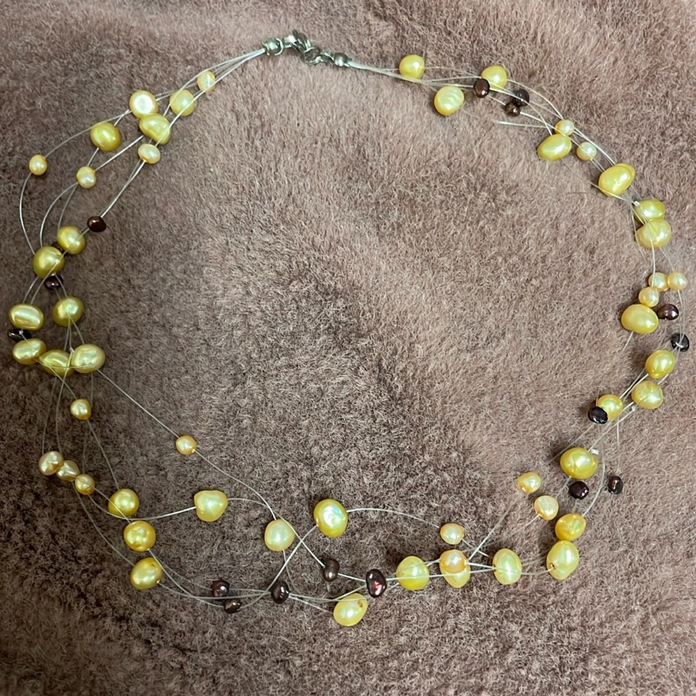 Genuine floating pearl necklace